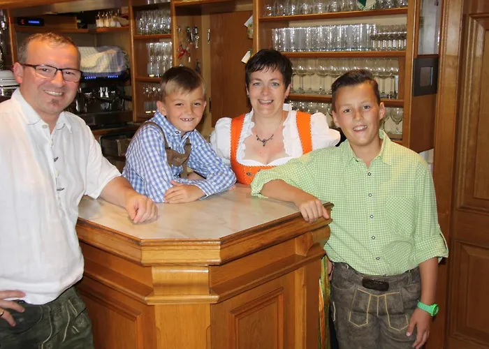 Zur Kirche בית הארחה 3*