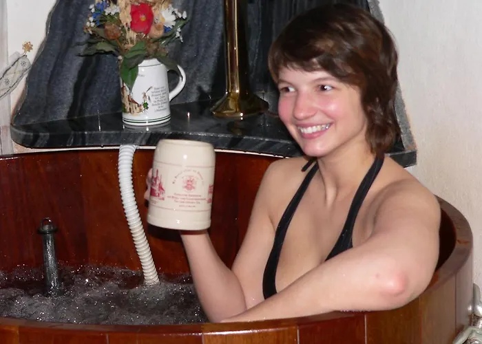 Zur Kirche בית הארחה