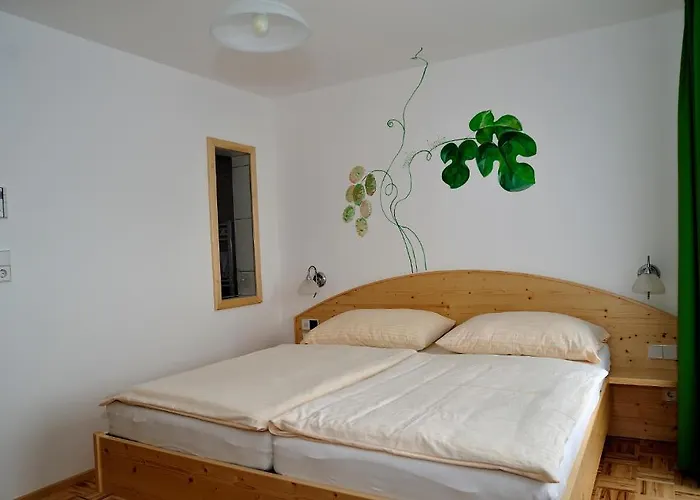 Zur Kirche בית הארחה Kottes