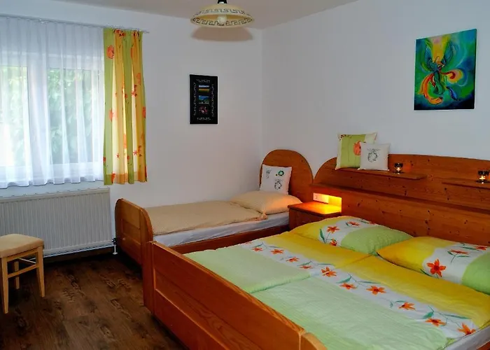 Zur Kirche בית הארחה 3*